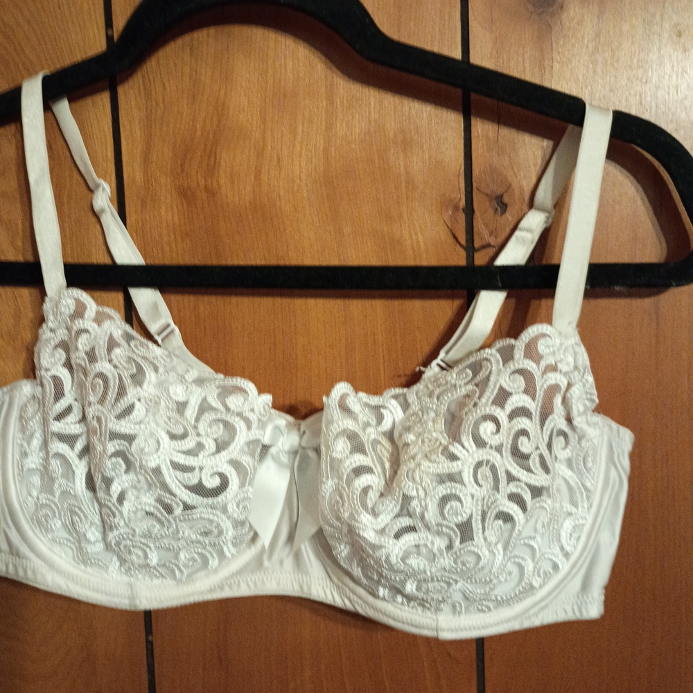 Victoria's Secret White Lace Bra